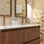 Maison De Maitre - Domaine Terra Rosa *