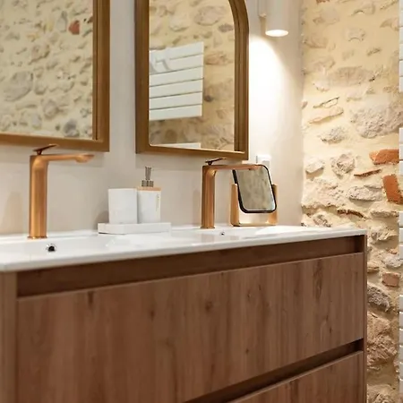 Maison De Maitre - Domaine Terra Rosa *