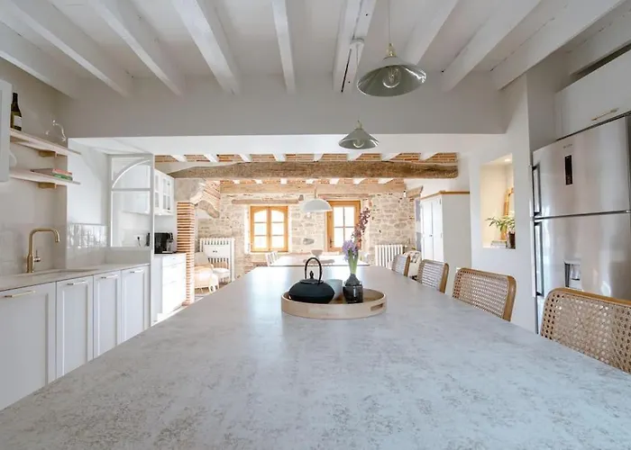 Maison De Maitre - Domaine Terra Rosa