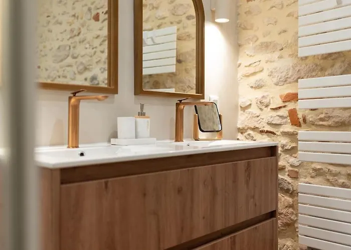 Maison De Maitre - Domaine Terra Rosa *